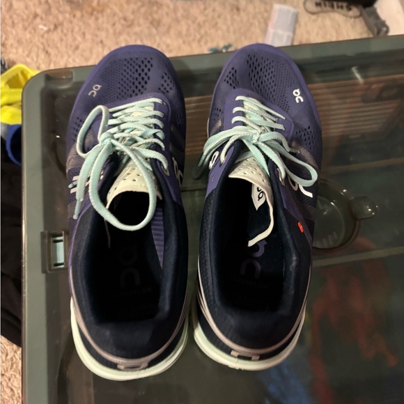 women’s size US 7.5 on clouds - Picture 4 of 6